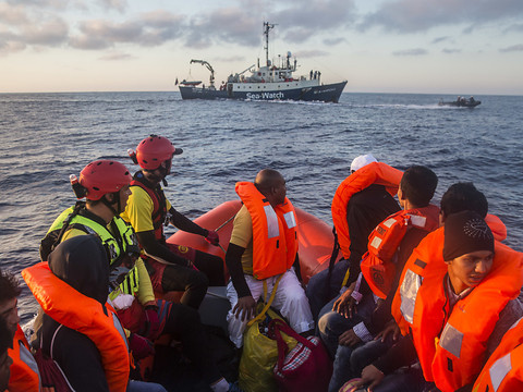 Un canot de migrants attaqué près de la Libye: 4 morts, 15 disparus