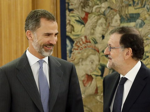 Rajoy chargé par le roi d'Espagne de former un nouveau gouvernement
