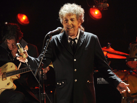 Bob Dylan accepte le prix Nobel de littérature
