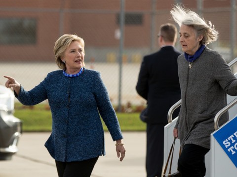 Le FBI va à nouveau enquêter sur les courriels de Clinton