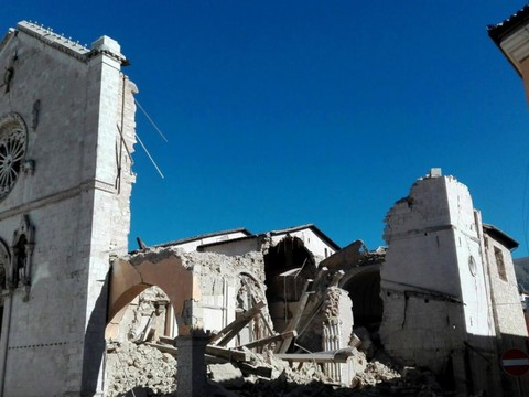 Répliques continues dans la petite ville de Norcia
