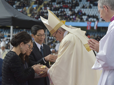 Le pape a célébré la Toussaint avec la minorité catholique de Suède