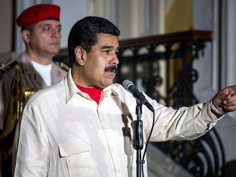Le Parlement suspend la procédure contre le président Maduro