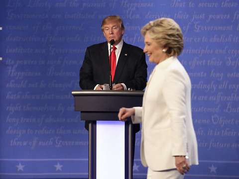 L'écart se resserre entre Hillary Clinton et Donald Trump