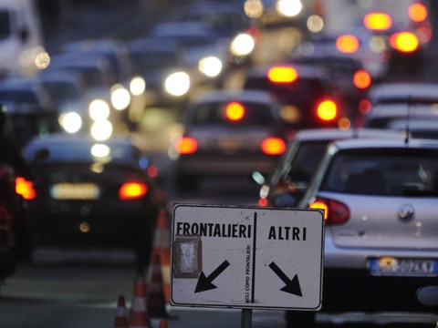 Le nombre de frontaliers en Suisse continue de croître