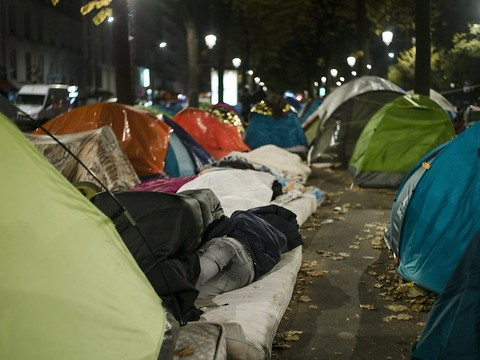 Evacuation d'un campement de 3800 migrants à Paris