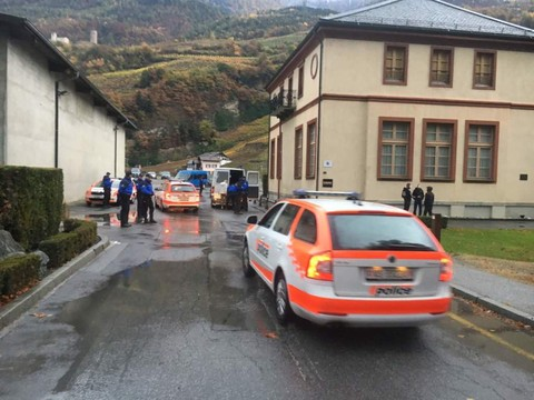 La police empêche une réunion d'extrême droite à Saxon (VS)