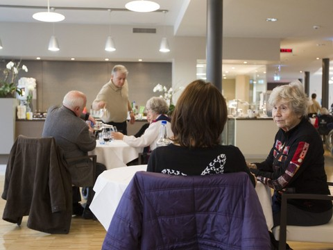 Troisième âge: les Romands privilégient les soins à domicile