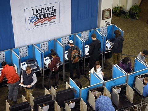 Les Américains votent, le monde attend inquiet