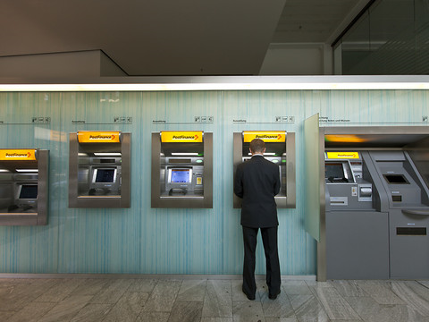 PostFinance introduit des taux d'intérêt négatifs pour ses clients