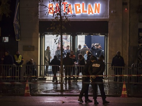 Sting redonne vie au Bataclan - Membres d'Eagles of Death Metal refoulés
