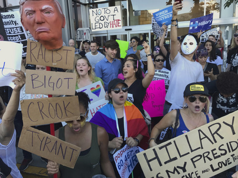 Trump ne veut pas contester le principe du mariage homosexuel