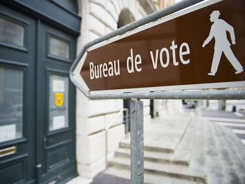 Droit de vote à 16 ans sur demande: 7500 signatures neuchâteloises