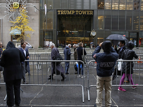 Donald Trump consulte et la transition s'organise
