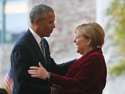 Hommage d'Obama à Merkel avant un passage de flambeau