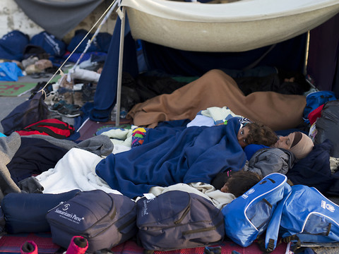 Grèce: deuxième nuit de tension dans le camp migratoire de Chios