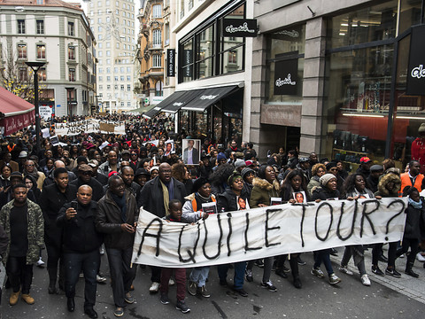 Un cortège pour Hervé, abattu par la police