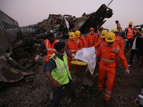 Plus de 120 morts dans un accident de train dans le nord de l'Inde