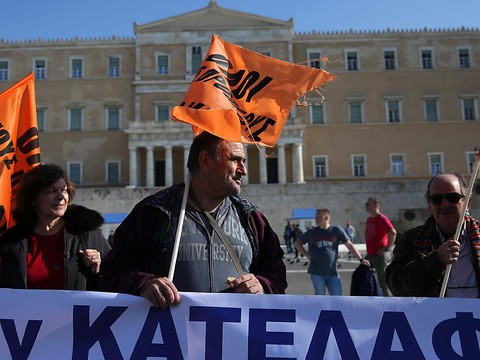 Les fonctionnaires et les marins grecs en grève contre l'austérité