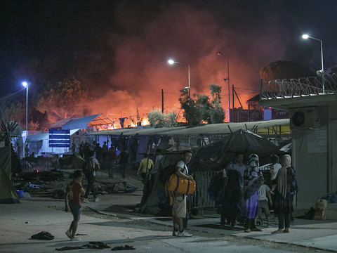 Incidents dans un camp à Lesbos après la mort de deux réfugiés