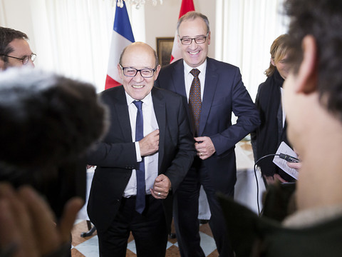 Le ministre français de la Défense salue l'amitié franco-suisse