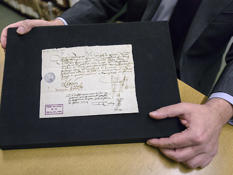 Genève demande la restitution d'un document signé par Calvin