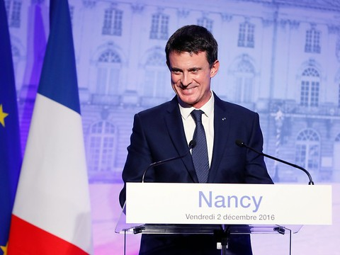 Valls gagne des points après le renoncement de Hollande