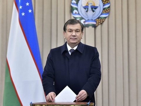 Les Ouzbeks aux urnes pour élire leur président