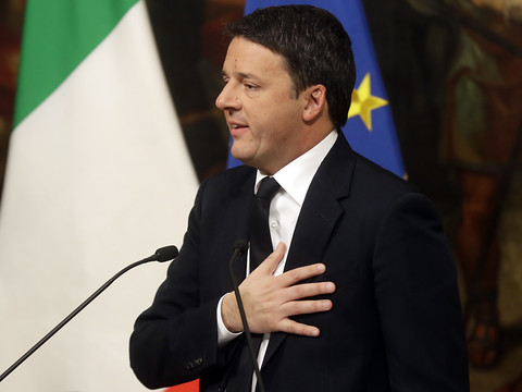 Incertitude après l'annonce de la démission de Matteo Renzi