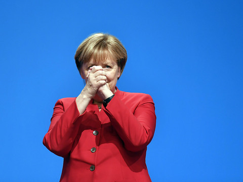 Allemagne: la CDU réélit Merkel pour conduire la campagne de 2017