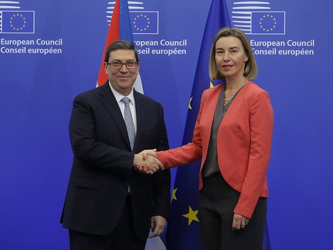 L'UE et Cuba signent un accord pour normaliser leurs relations