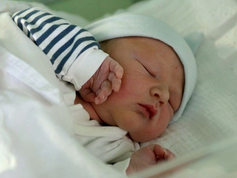 Le Royaume-Uni autorise des bébés conçus à partir de 3 ADN