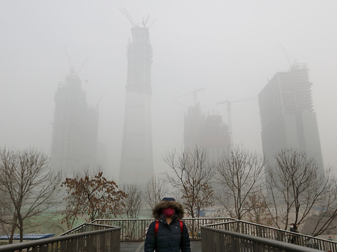 Quatrième jour de brouillard polluant sur le nord de la Chine