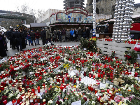 Attentat de Berlin: les autorités allemandes sous le feu des critiques