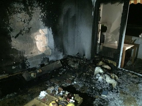 Appartement en feu à Guin (FR) à cause d'une bougie sur un sapin