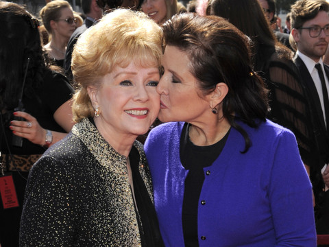 Debbie Reynolds décède un jour après sa fille Carrie Fisher