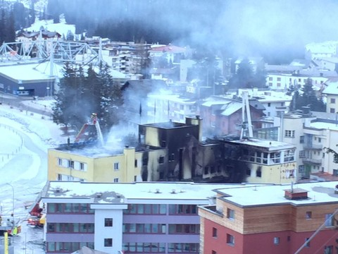 L'hôtel ravagé par le feu à Arosa (GR) a été totalement détruit