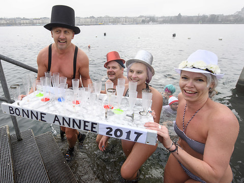 Ils fêtent la nouvelle année en se baignant dans l'eau glacée
