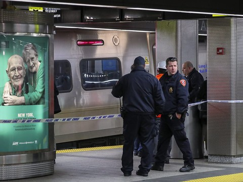Un train déraille à New York et fait une centaine de blessés