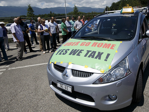 Uber doit aussi payer les cotisations sociales, selon la Suva