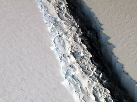 Un iceberg colossal prêt à se détacher en Antarctique