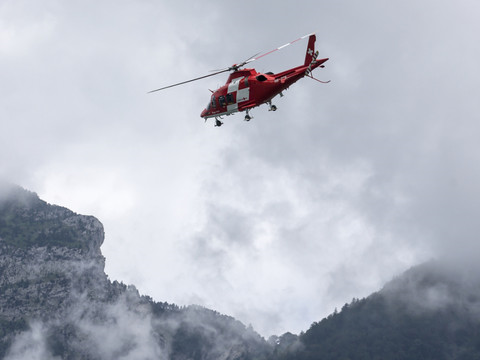 Une avalanche fait un mort et deux blessés dans les Alpes uranaises