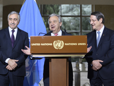 La Conférence de Genève en pause après une proposition grecque