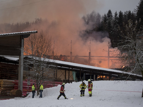 Fin de l'opération des pompiers dans la scierie samedi