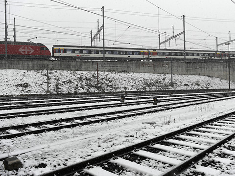 Retards et trains supprimés samedi en Valais et à Montreux