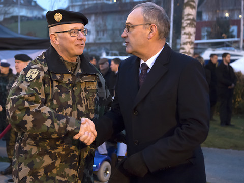 Guy Parmelin annonce des suppressions de postes au DDPS