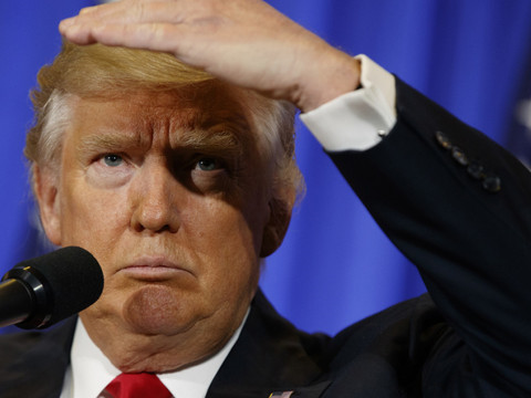 Donald Trump critique l'OTAN, Merkel et vante le Brexit