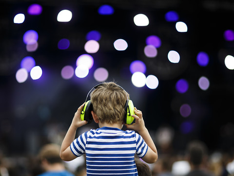 Seules 2 personnes sur 5 se protègent les oreilles lors de concerts