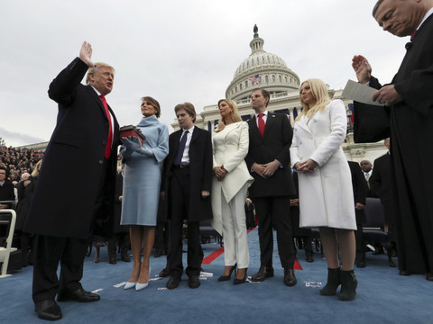 Donald Trump devient officiellement le 45e président des Etats-Unis
