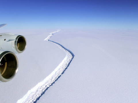 Iceberg géant en Antarctique: la crevasse s'étend